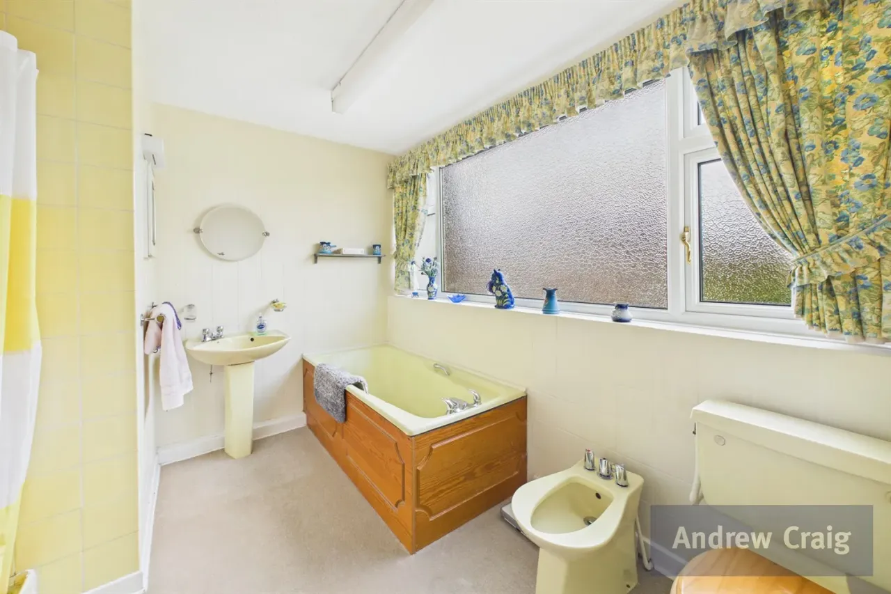 Lonsdale Avenue, South Bents Whitburn, SR6, photo 17