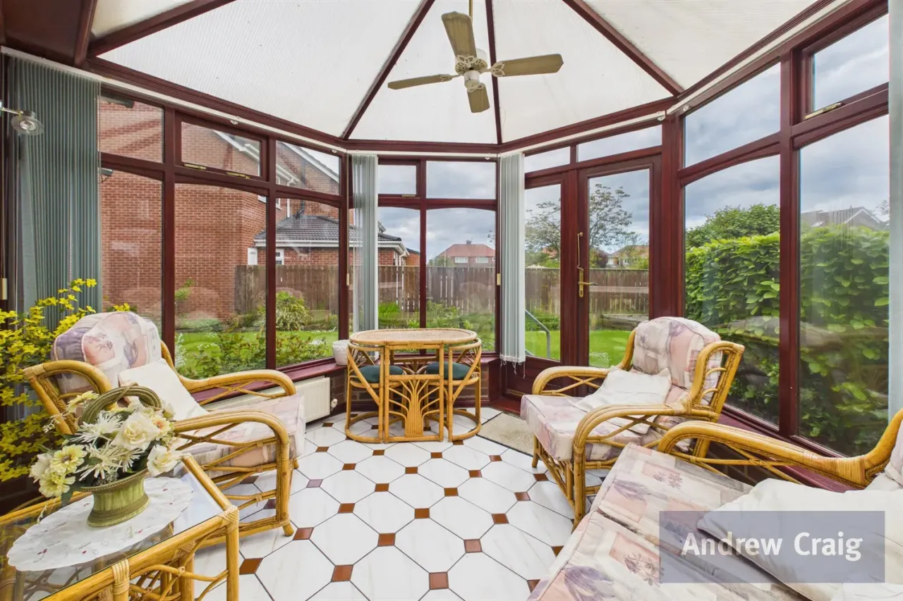 Lonsdale Avenue, South Bents Whitburn, SR6, photo 4