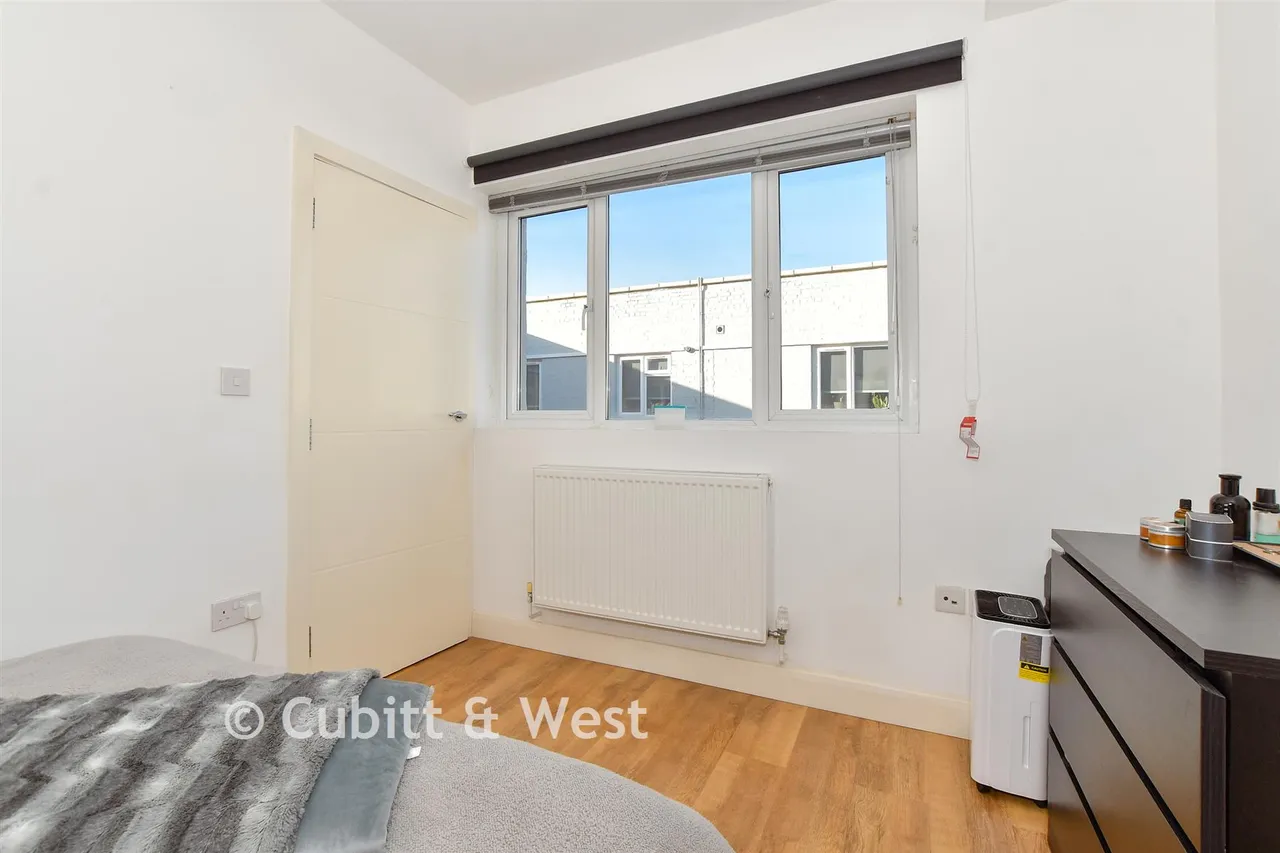 Gatwick Road, Crawley, RH10, photo 6