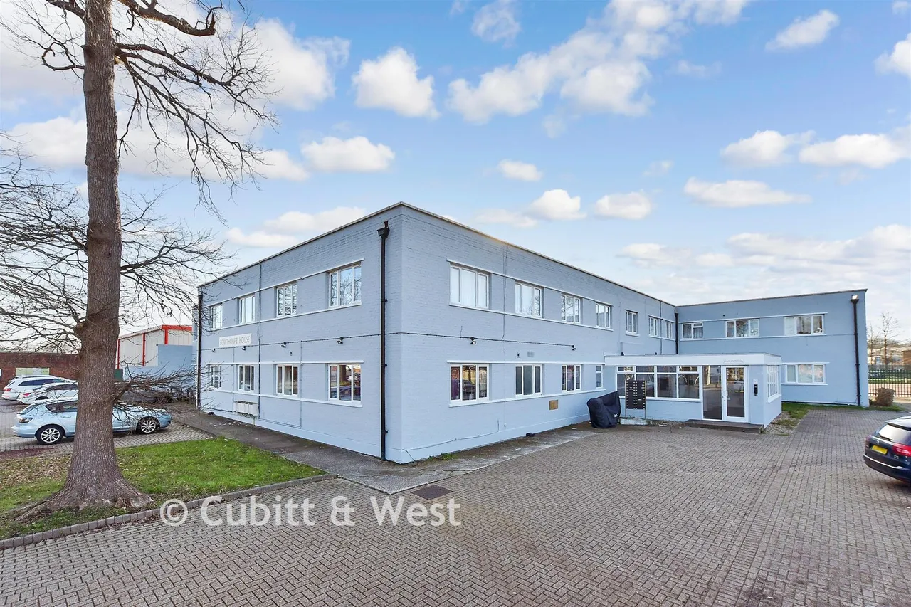 1 bed flat for sale, Gatwick Road, Crawley, RH10