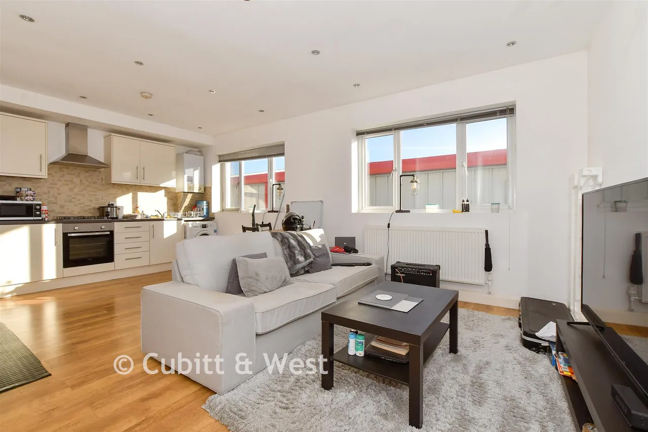 Gatwick Road, Crawley, RH10, photo 2