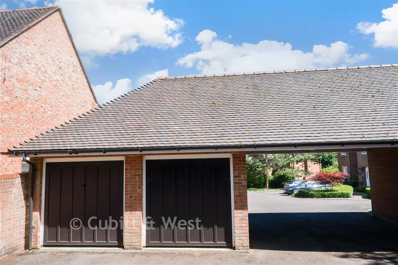 Highacre, Dorking, RH4, photo 16