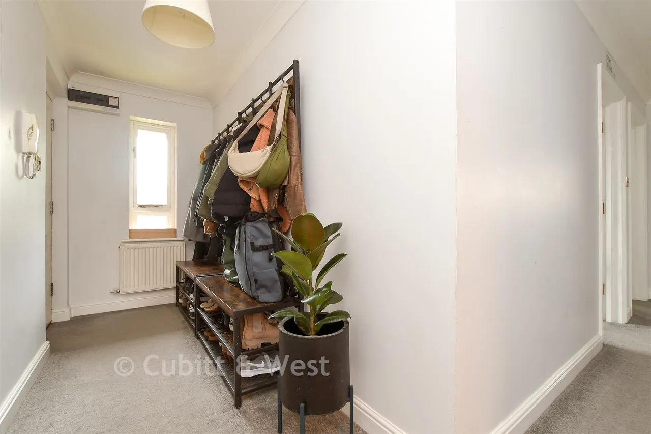 Highacre, Dorking, RH4, photo 5