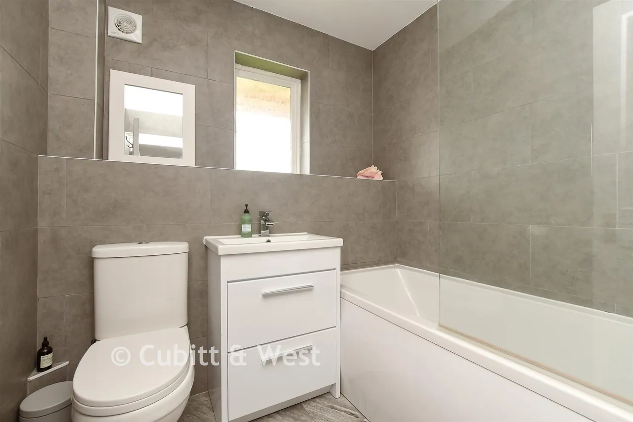 Highacre, Dorking, RH4, photo 13