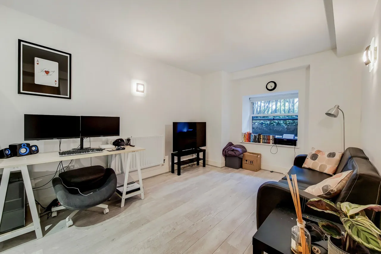 Flat 27 Building 22, Cadogan Road, London, photo 4