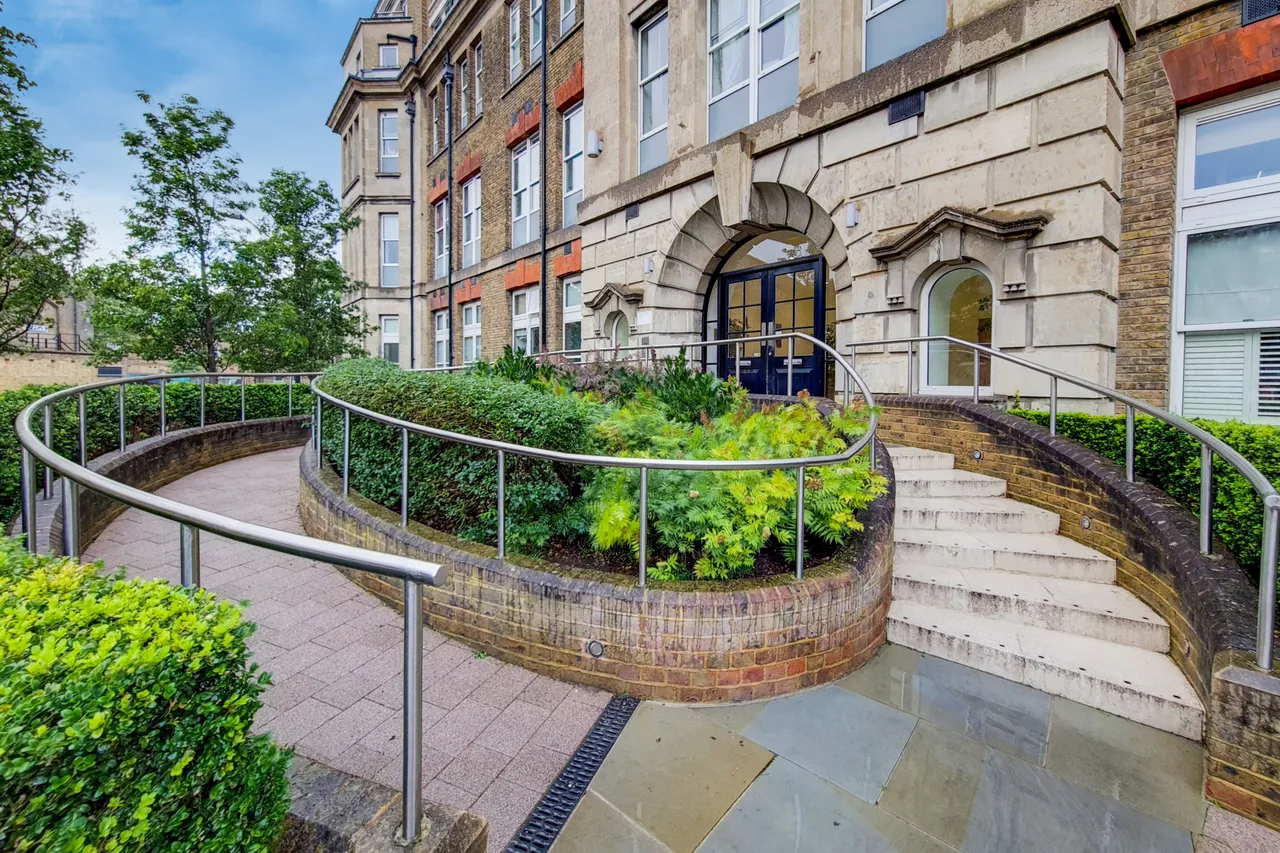Flat 27 Building 22, Cadogan Road, London, photo 7