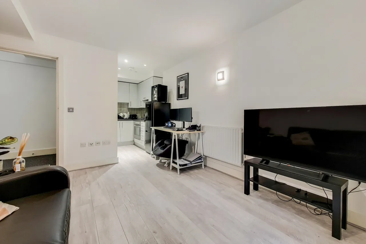Flat 27 Building 22, Cadogan Road, London, photo 5