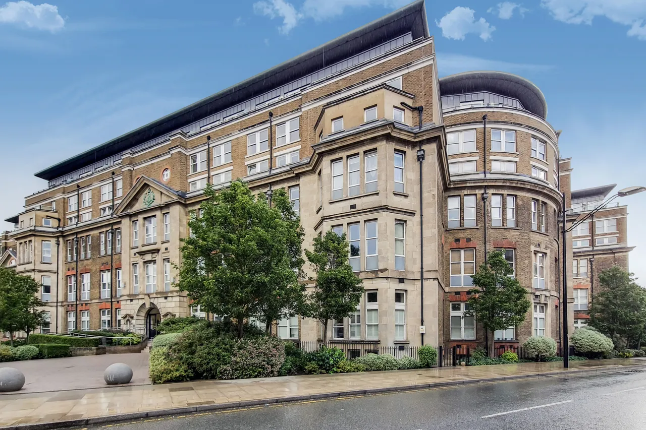 1 bed flat for sale — Flat 27 Building 22, Cadogan Road, London