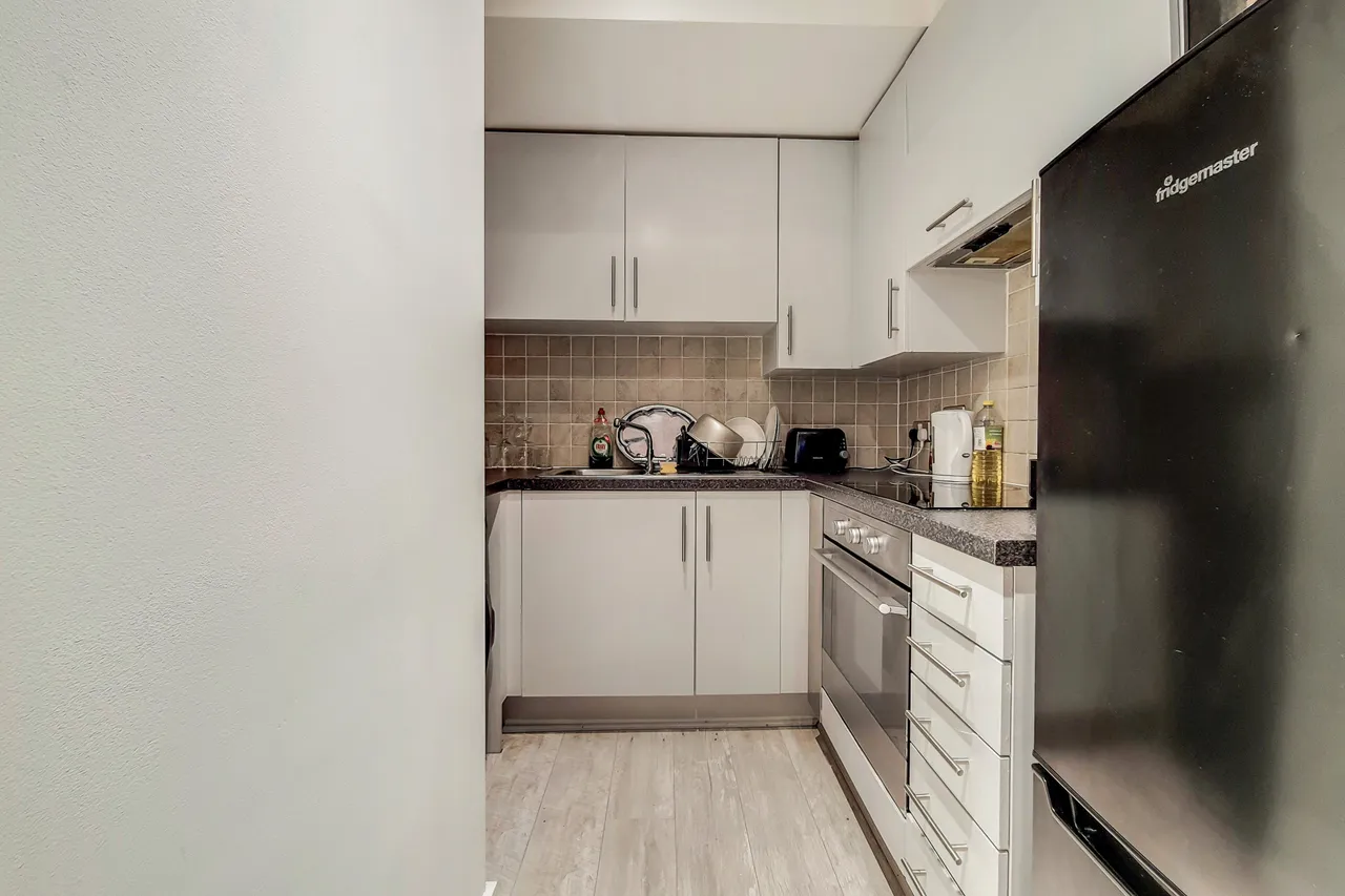 Flat 27 Building 22, Cadogan Road, London, photo 6