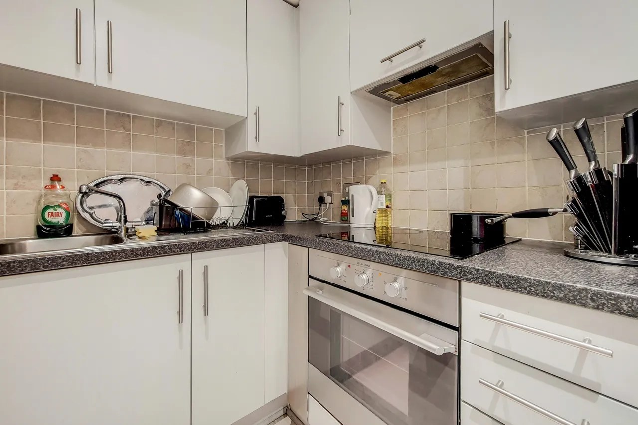 Flat 27 Building 22, Cadogan Road, London, photo 3