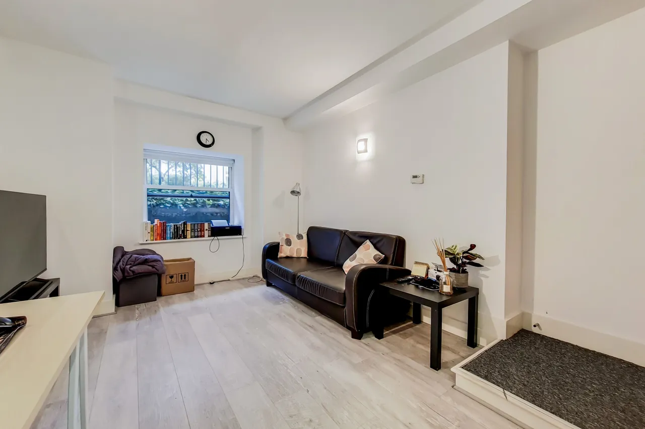 Flat 27 Building 22, Cadogan Road, London, photo 2