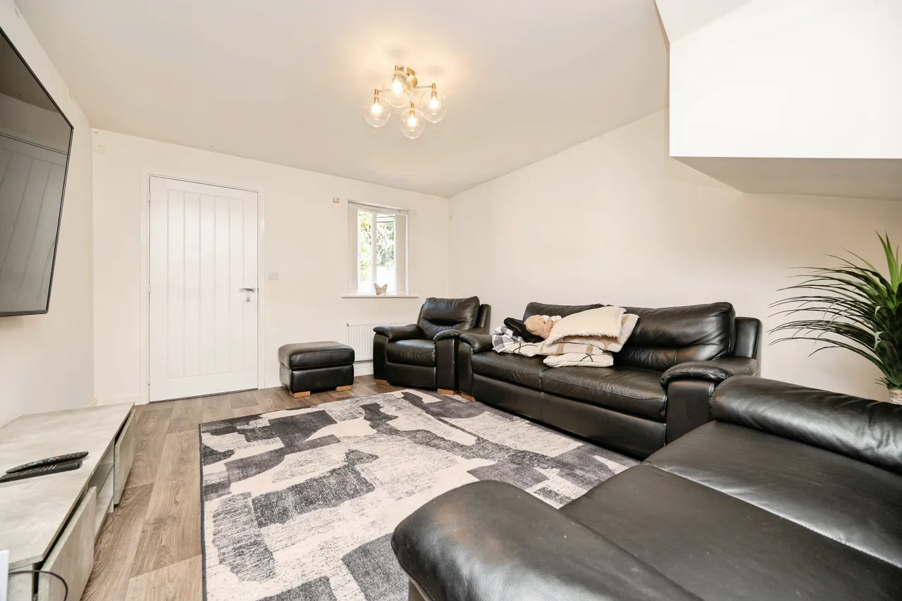 Brickworks Avenue, Kingswinford, photo 2