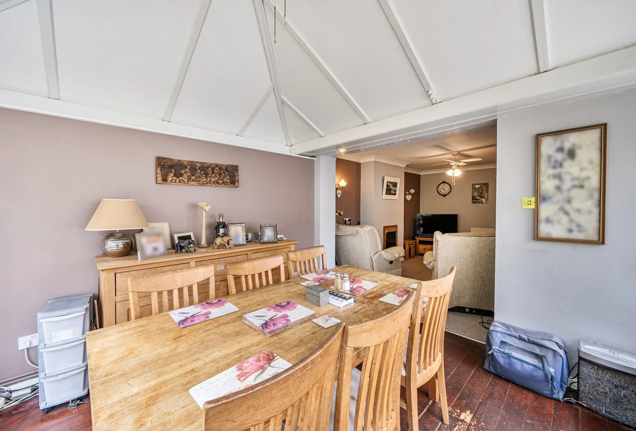 Busbys Close, Oxfordshire, Clanfield, OX18 2RD, photo 9