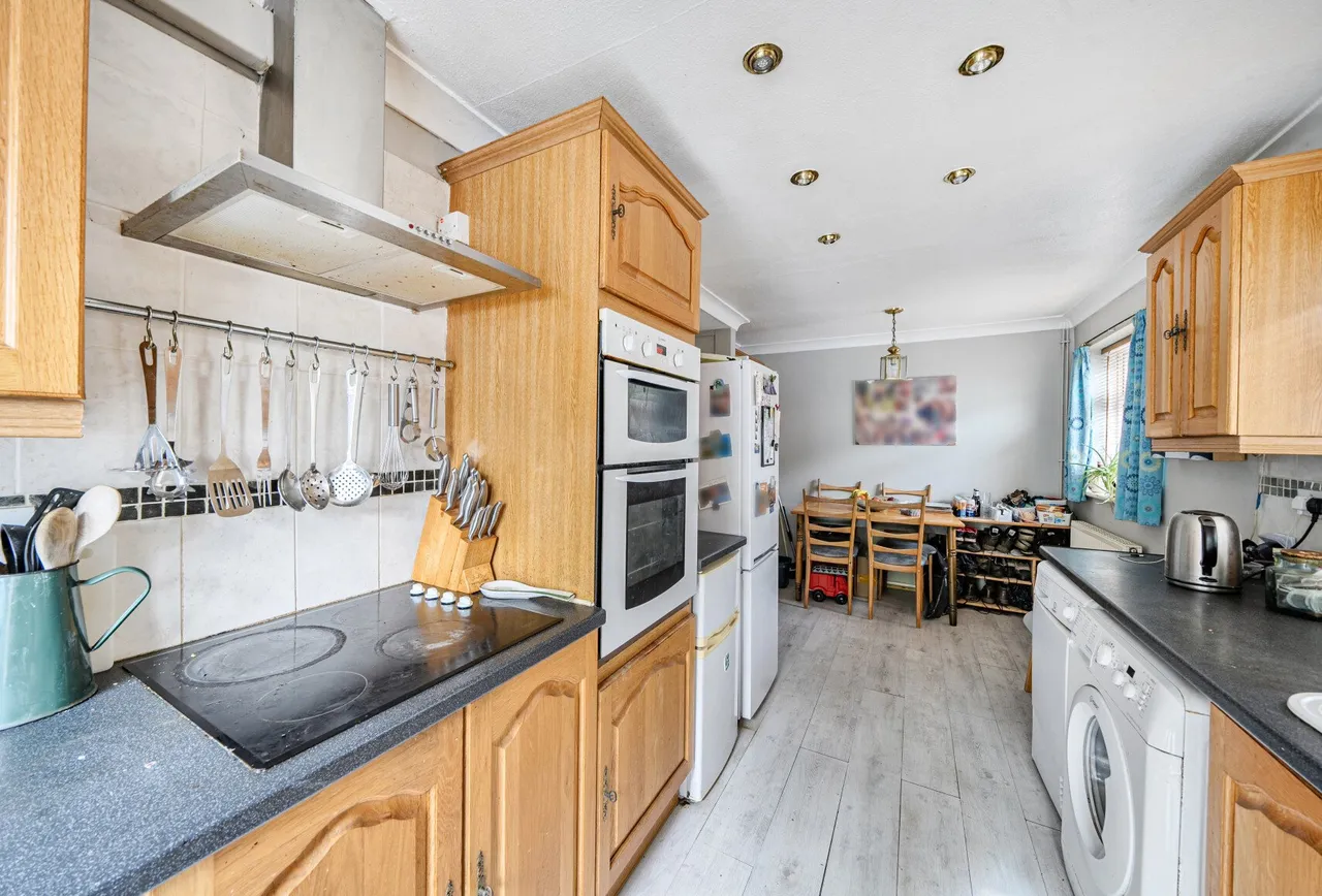 Busbys Close, Oxfordshire, Clanfield, OX18 2RD, photo 6