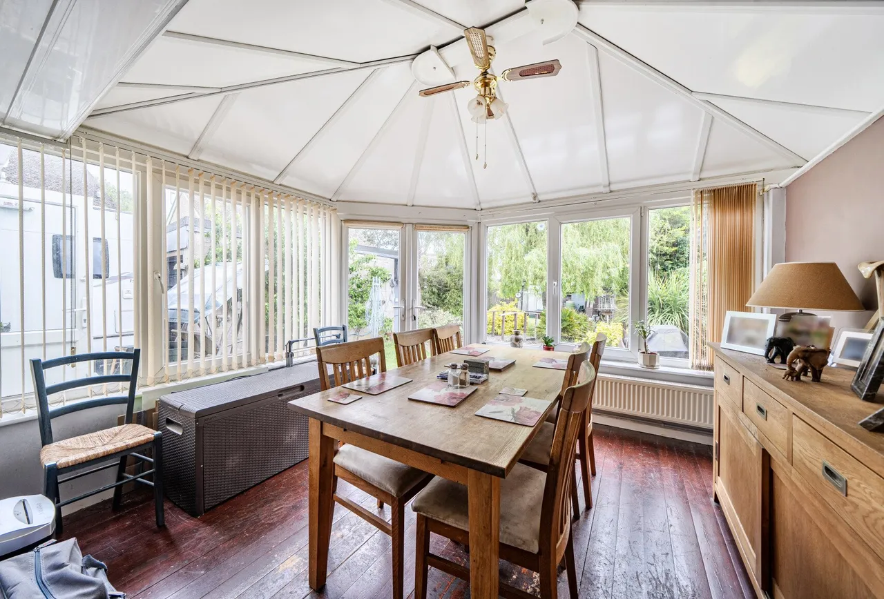 Busbys Close, Oxfordshire, Clanfield, OX18 2RD, photo 8