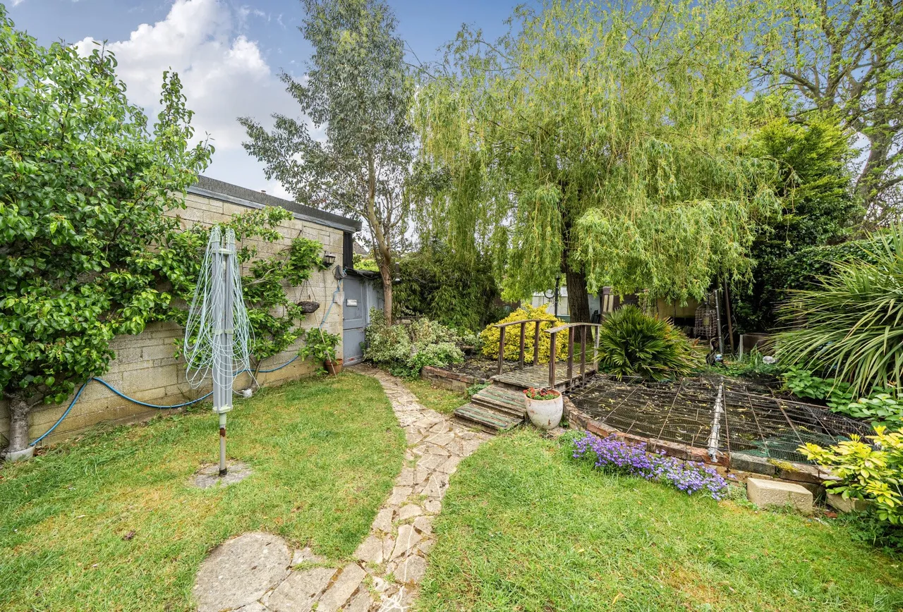 Busbys Close, Oxfordshire, Clanfield, OX18 2RD, photo 12