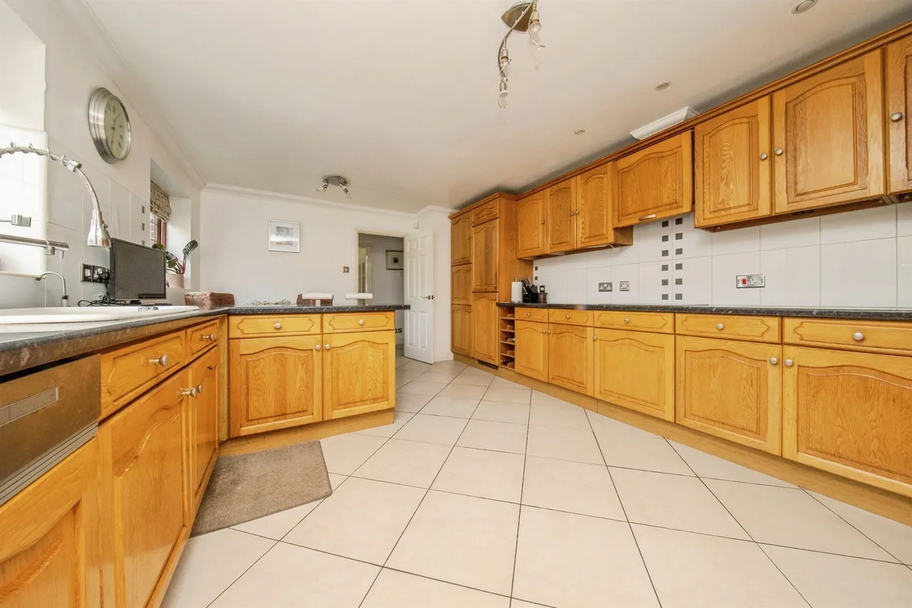 Valleyview Drive, Rushmere St. Andrew, Ipswich, photo 8