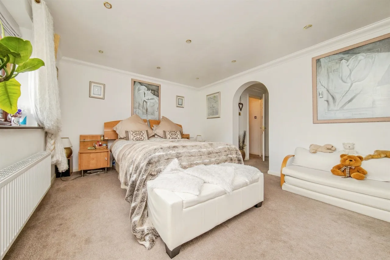 Valleyview Drive, Rushmere St. Andrew, Ipswich, photo 10