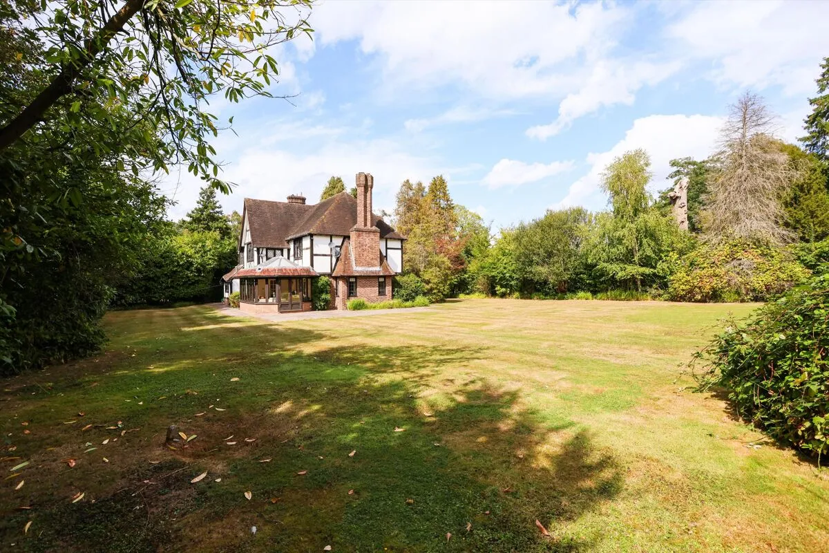 7 bed house for sale, Silverdale Avenue, Ashley Park, KT12
