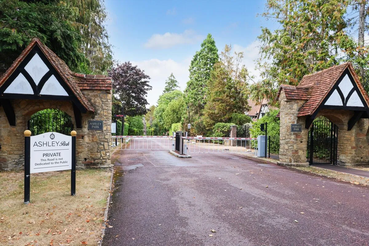 Silverdale Avenue, Ashley Park, KT12, photo 17
