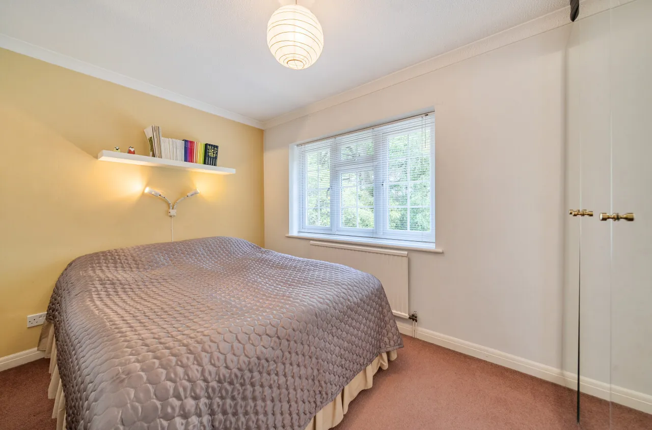 Heronscourt, Lightwater, Surrey, GU18 5SW, photo 19