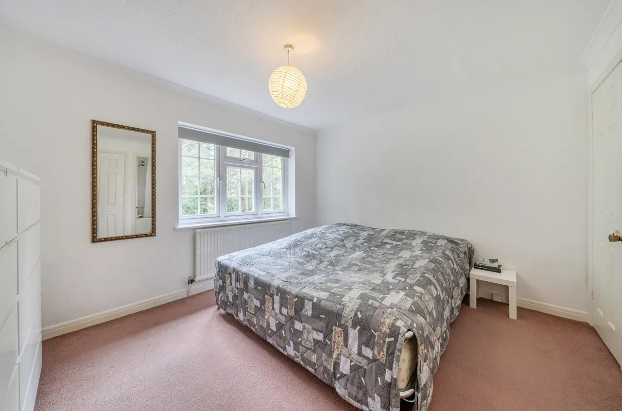 Heronscourt, Lightwater, Surrey, GU18 5SW, photo 7