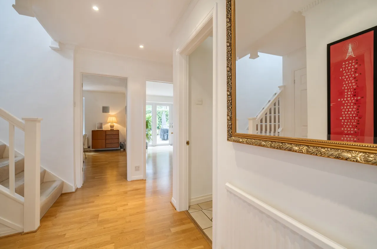 Heronscourt, Lightwater, Surrey, GU18 5SW, photo 16