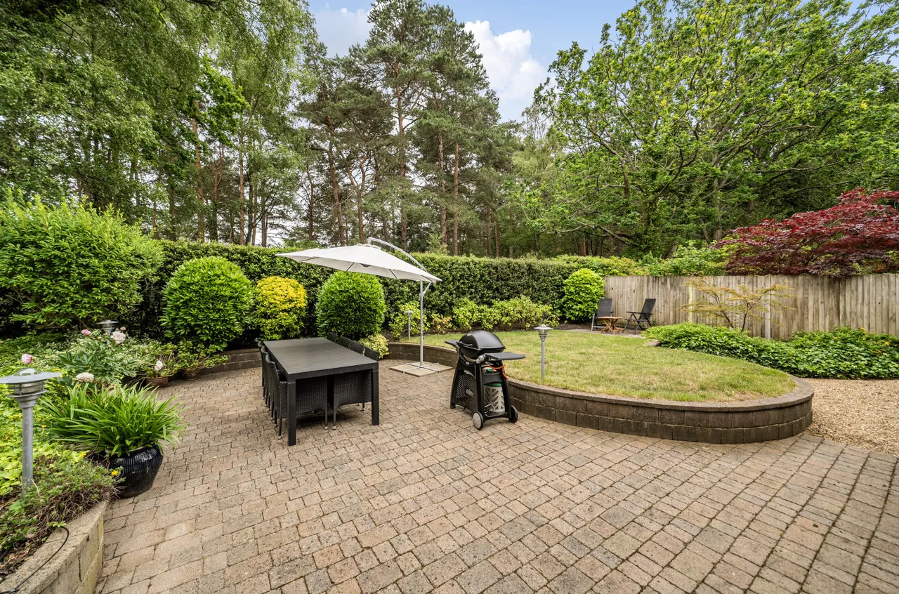 Heronscourt, Lightwater, Surrey, GU18 5SW, photo 10