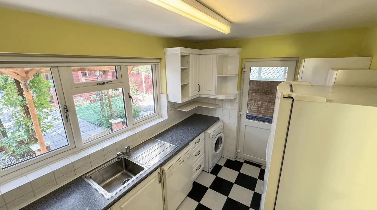 King Georges Road, Pilgrims Hatch, CM15, photo 7