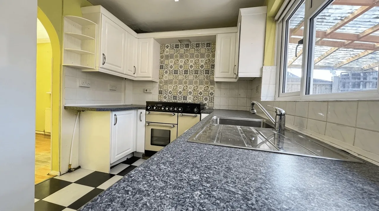 King Georges Road, Pilgrims Hatch, CM15, photo 9
