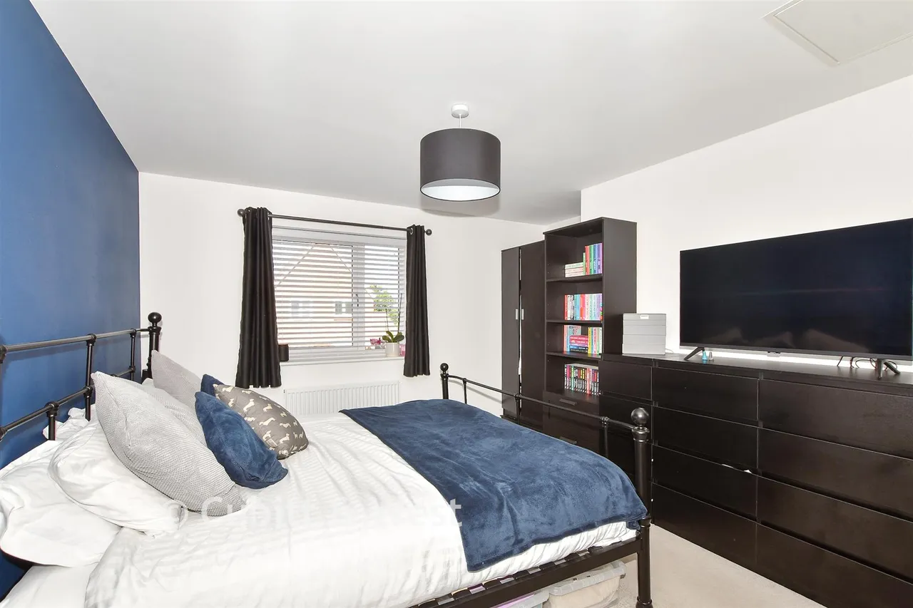 Butlers Way, East Grinstead, RH19, photo 4