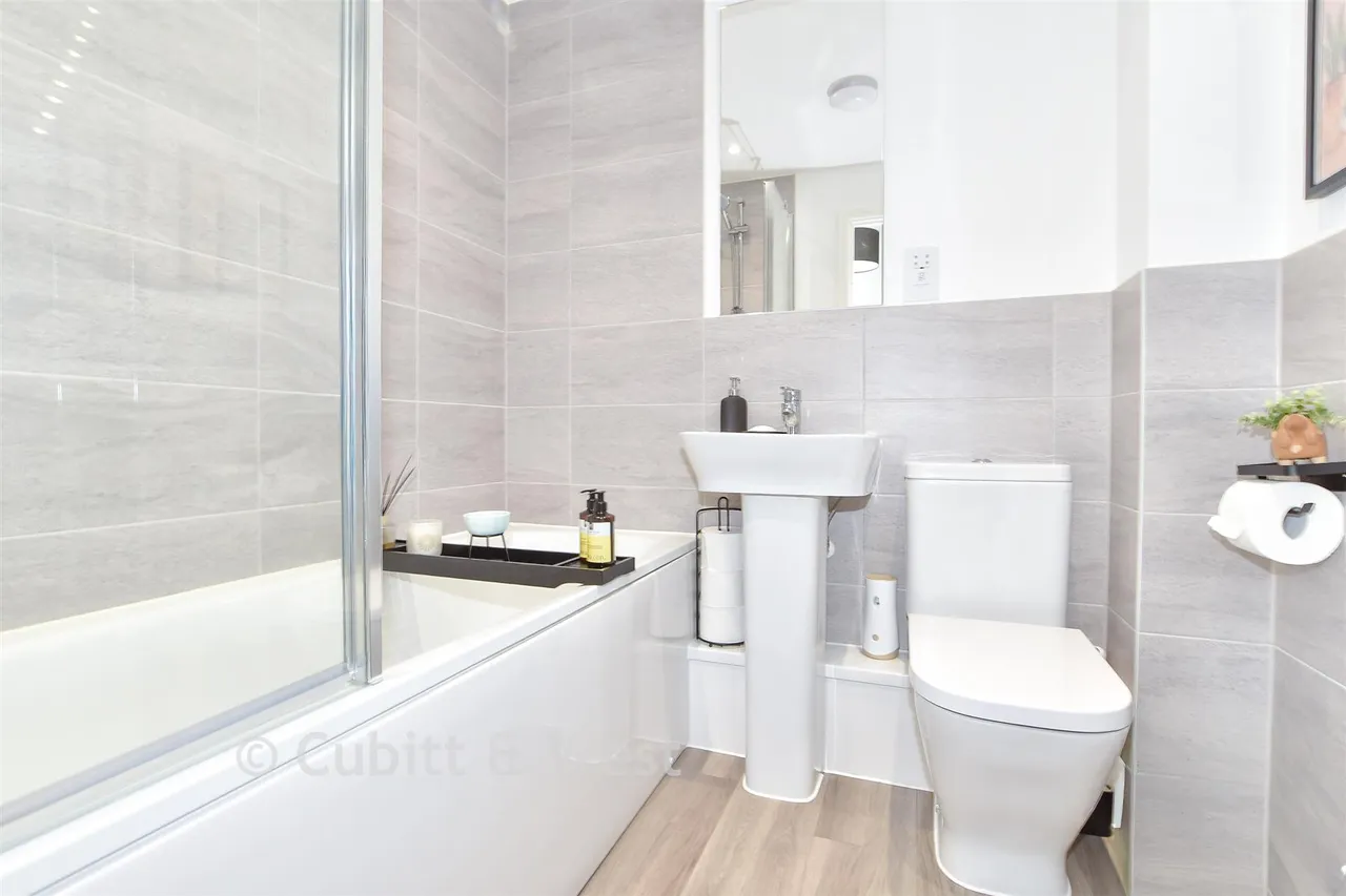 Butlers Way, East Grinstead, RH19, photo 7