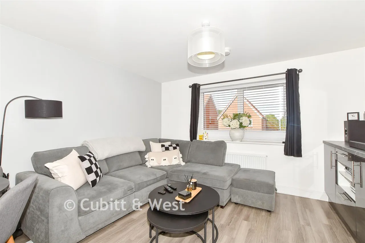Butlers Way, East Grinstead, RH19, photo 2