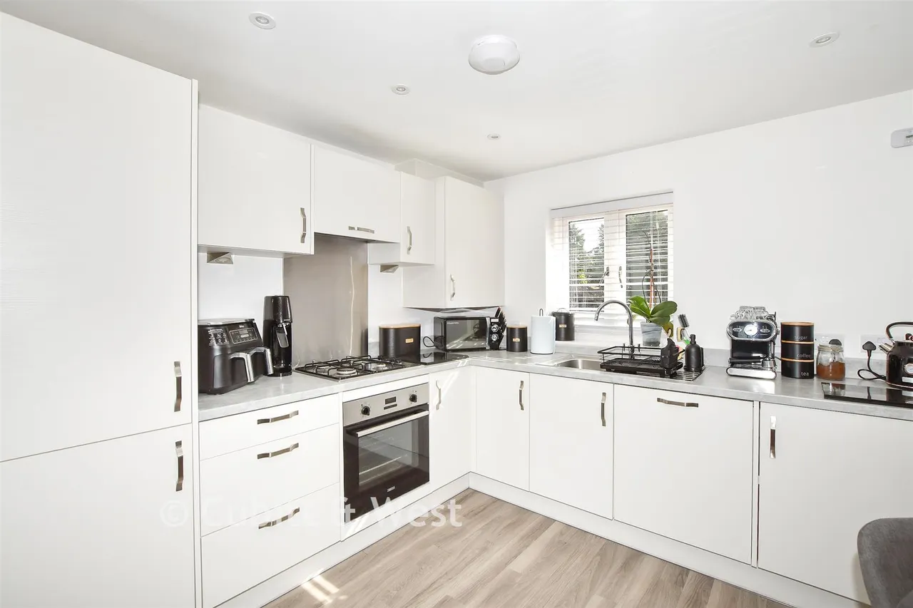 Butlers Way, East Grinstead, RH19, photo 3