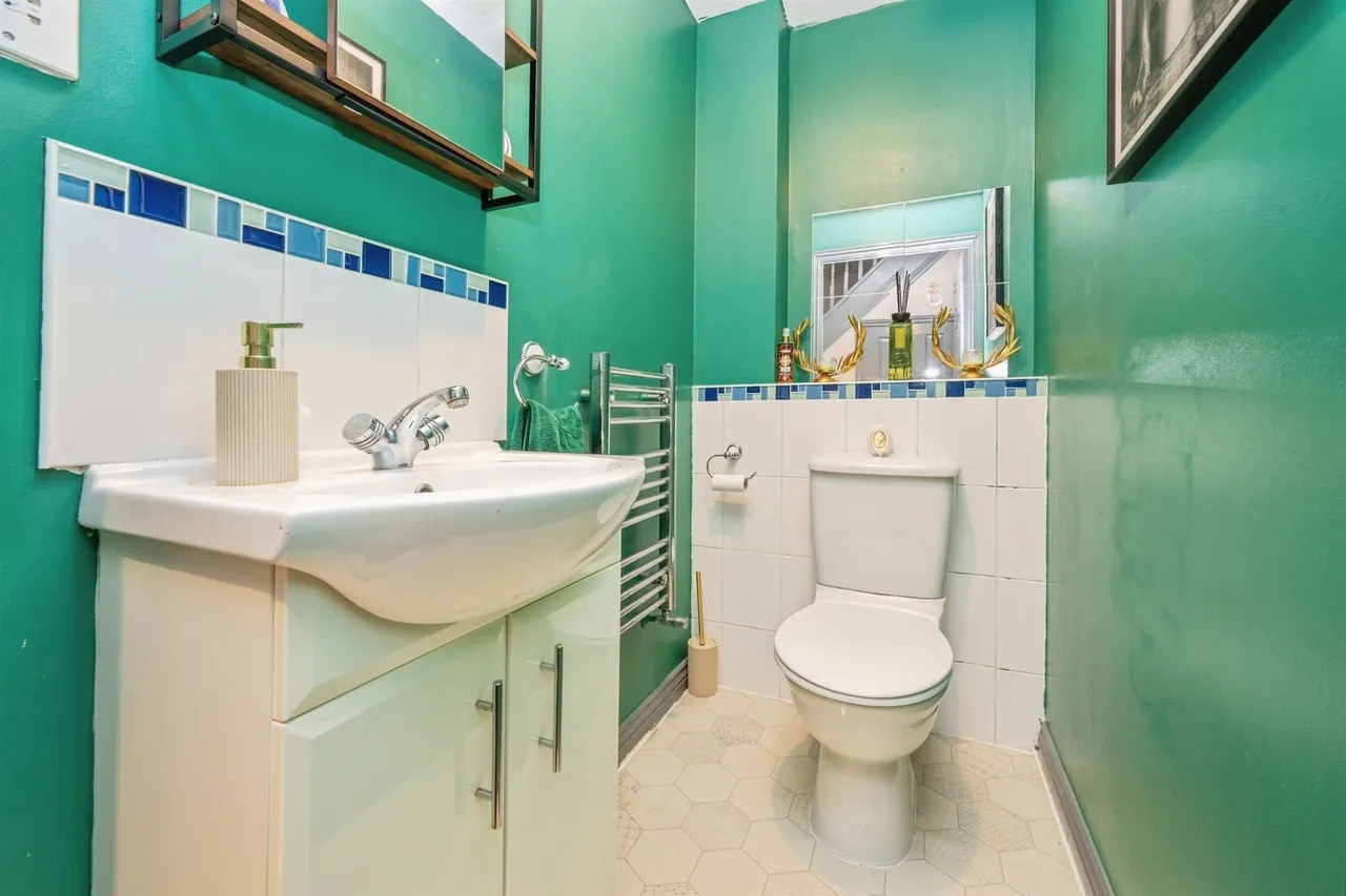 Avon Way, Hilton, DE65, photo 6