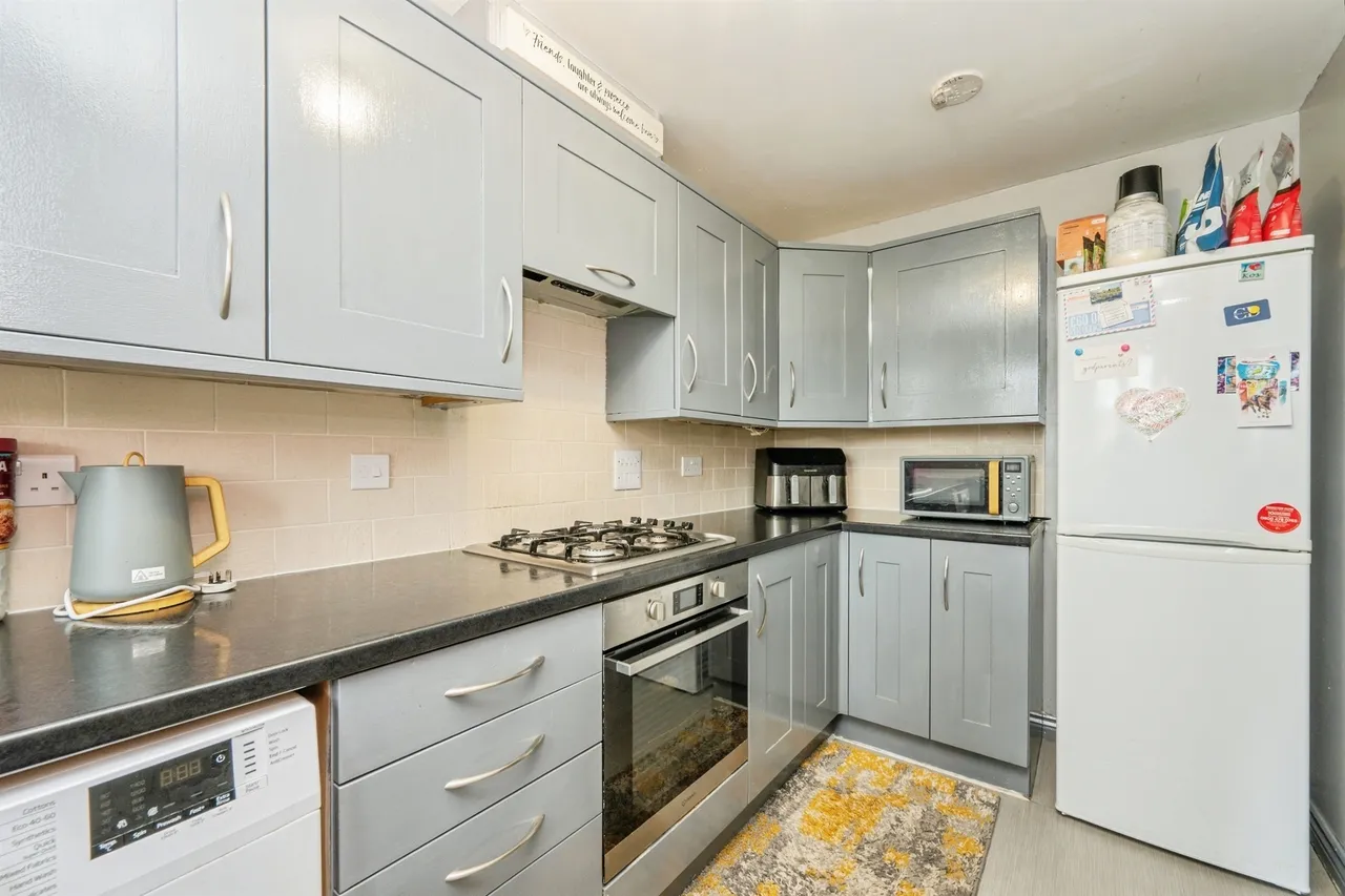 Avon Way, Hilton, DE65, photo 5