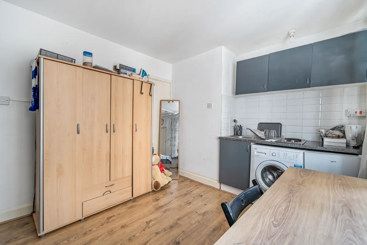 11 Eastgate House, 223 High Street, Guildford, photo 6