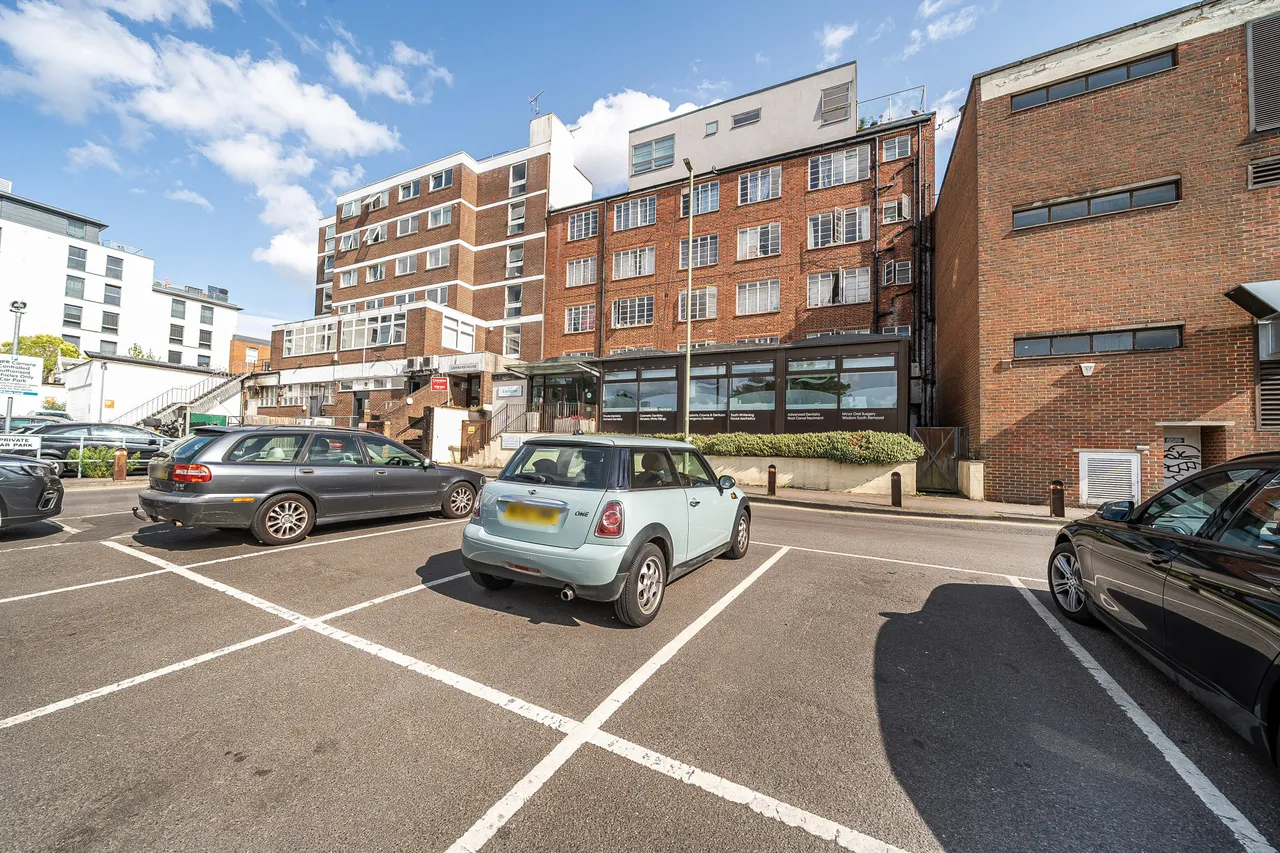 11 Eastgate House, 223 High Street, Guildford, photo 2