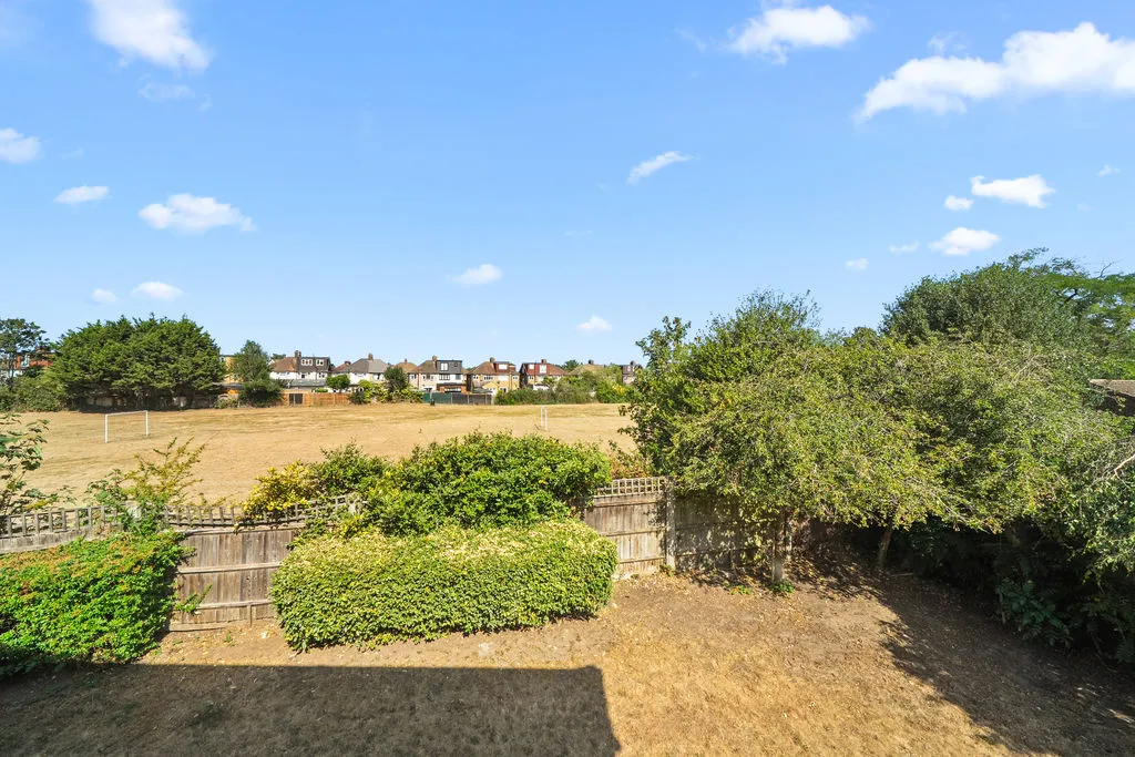 Lansdown Close, Walton-On-Thames KT12 3NN, photo 11