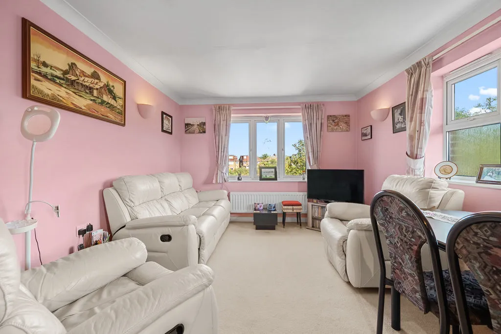 Lansdown Close, Walton-On-Thames KT12 3NN, photo 3