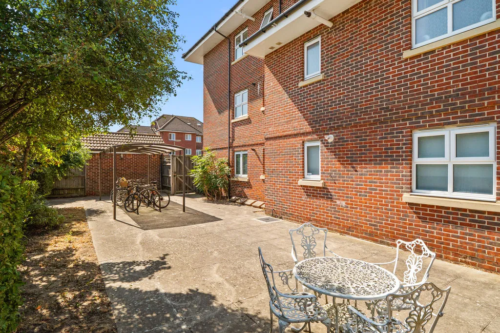 Lansdown Close, Walton-On-Thames KT12 3NN, photo 10