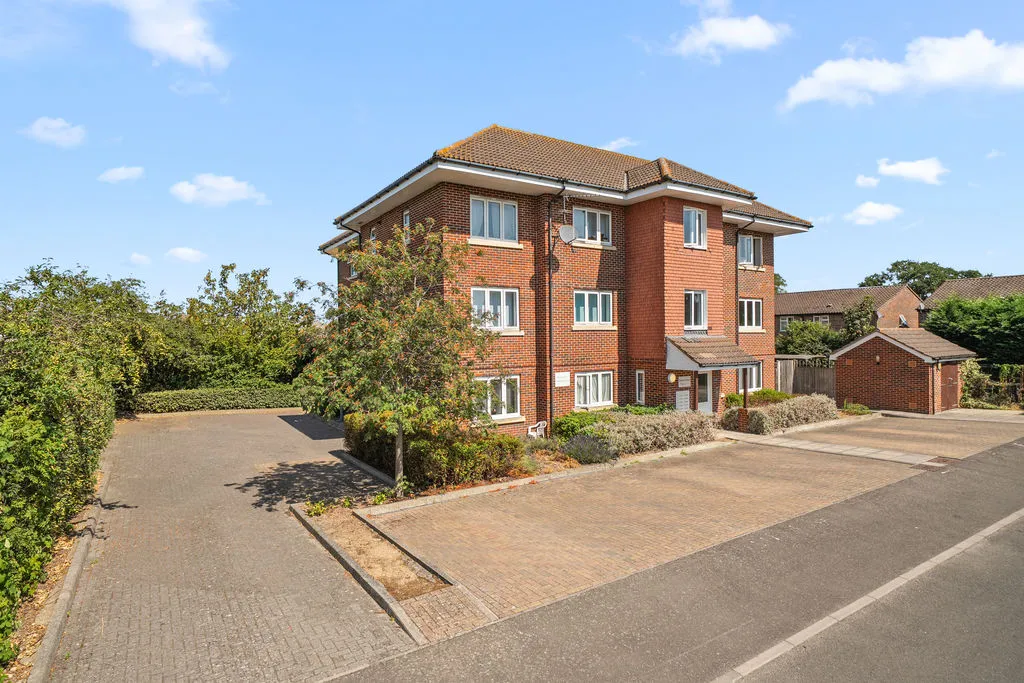 Lansdown Close, Walton-On-Thames KT12 3NN, photo 13