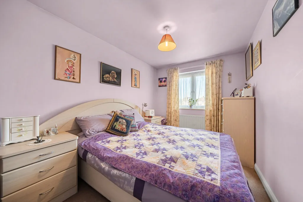 Lansdown Close, Walton-On-Thames KT12 3NN, photo 6