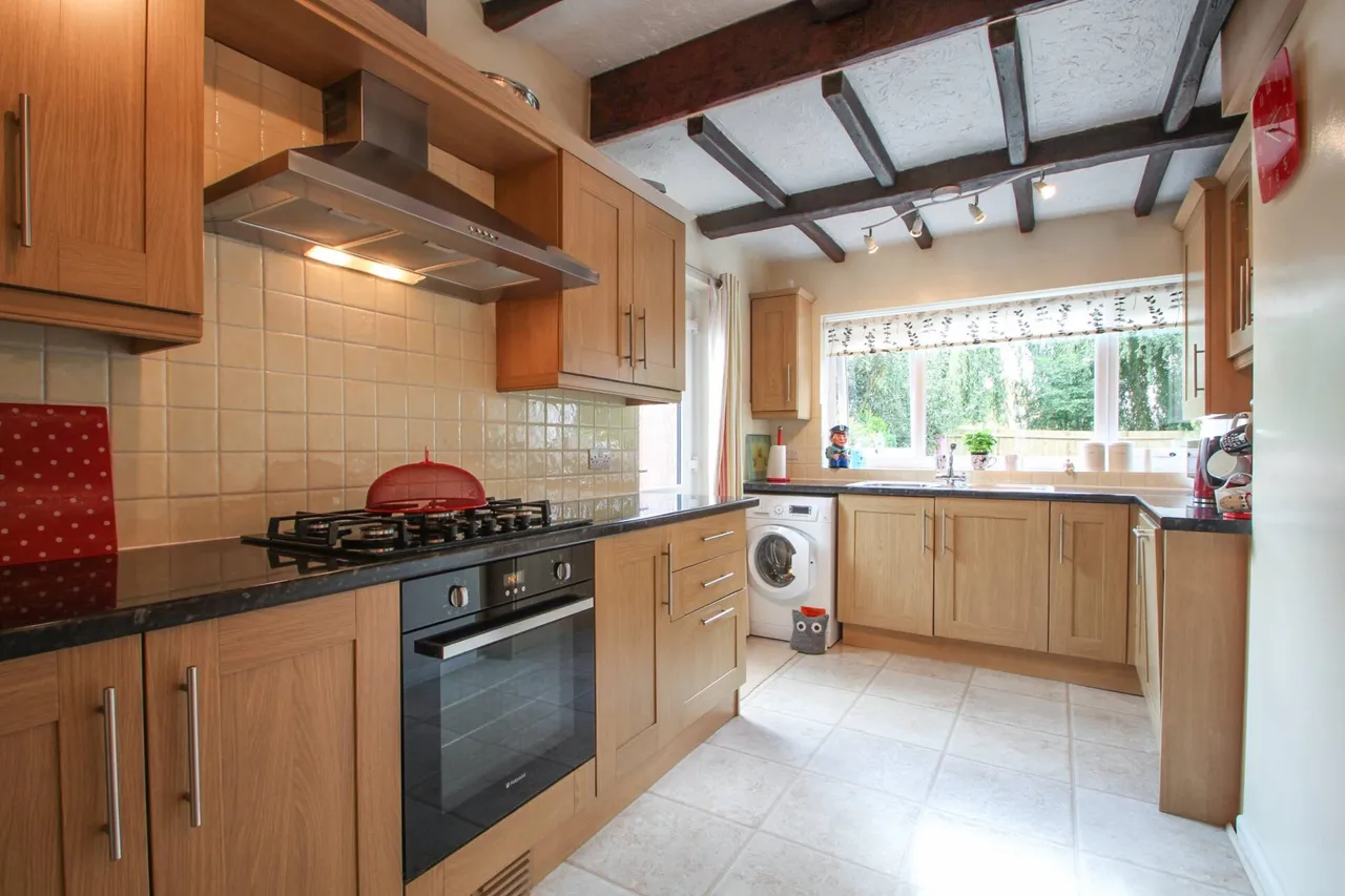 Crathie Road, London, photo 6