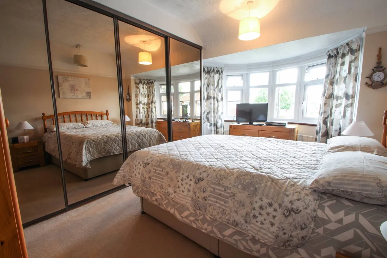 Crathie Road, London, photo 9