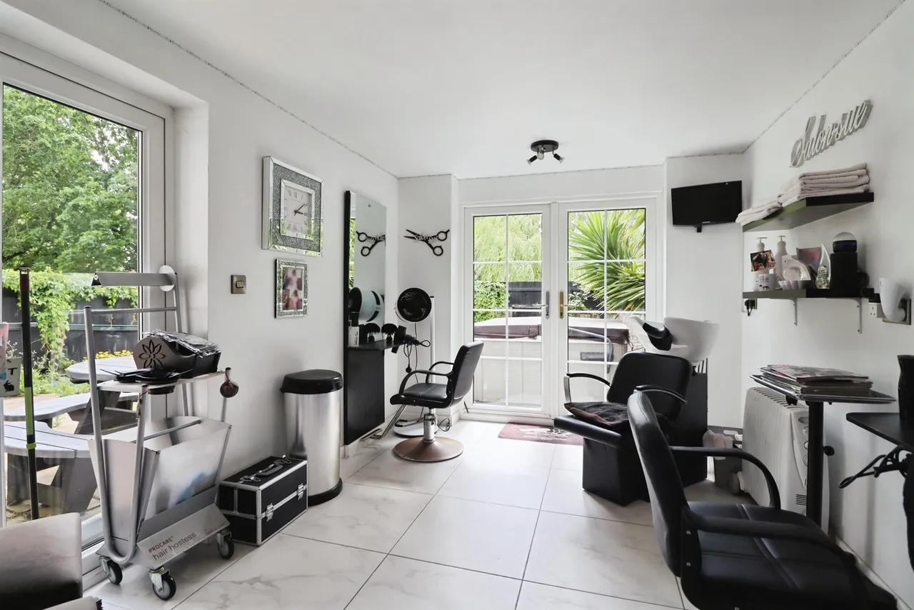 Bassett Road, Penarth, CF64, photo 8