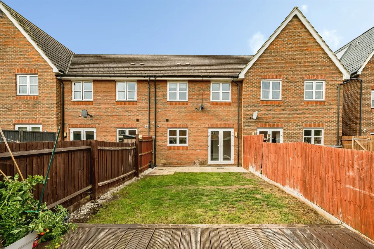 Fuggle Drive, Aylesbury, HP21, photo 4