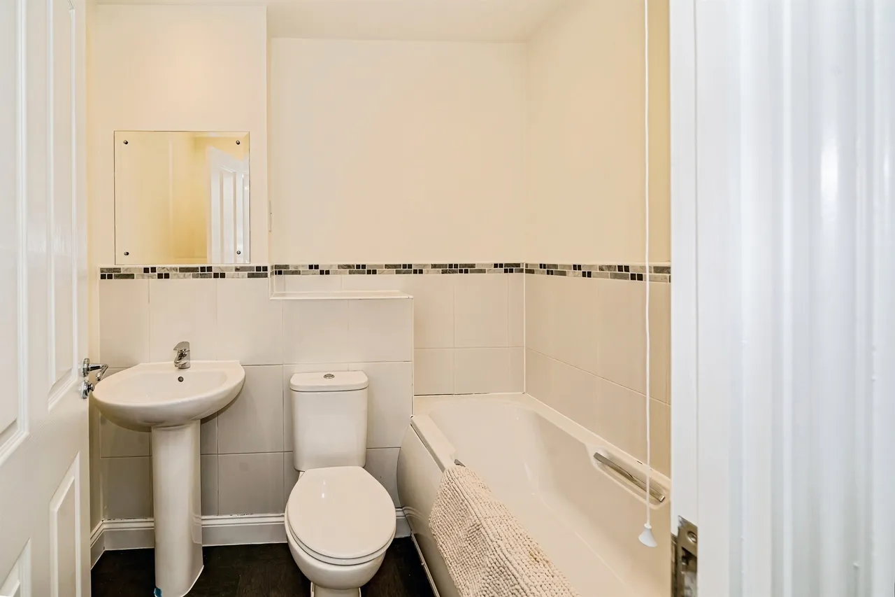 Fuggle Drive, Aylesbury, HP21, photo 13