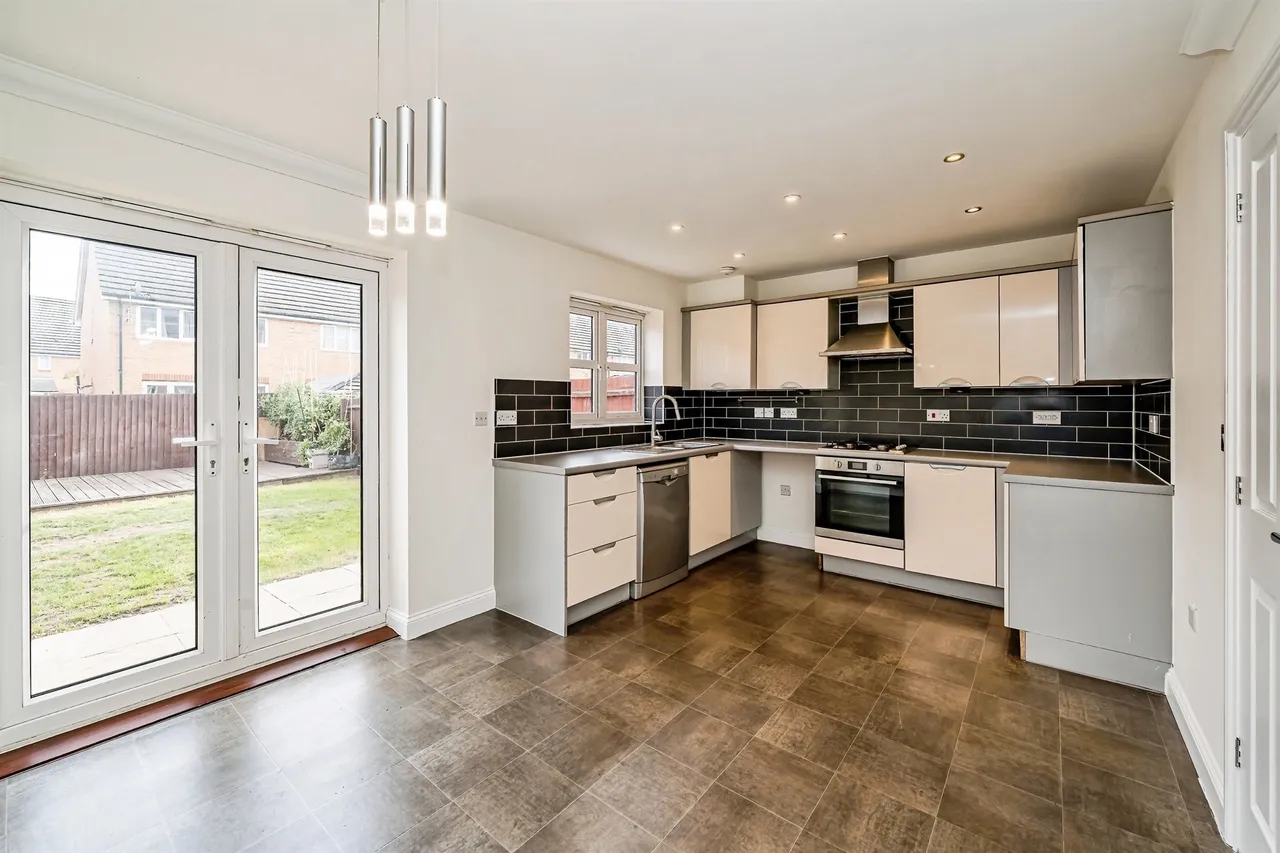 Fuggle Drive, Aylesbury, HP21, photo 2