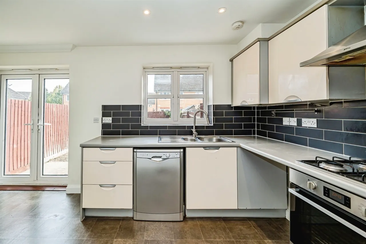 Fuggle Drive, Aylesbury, HP21, photo 14